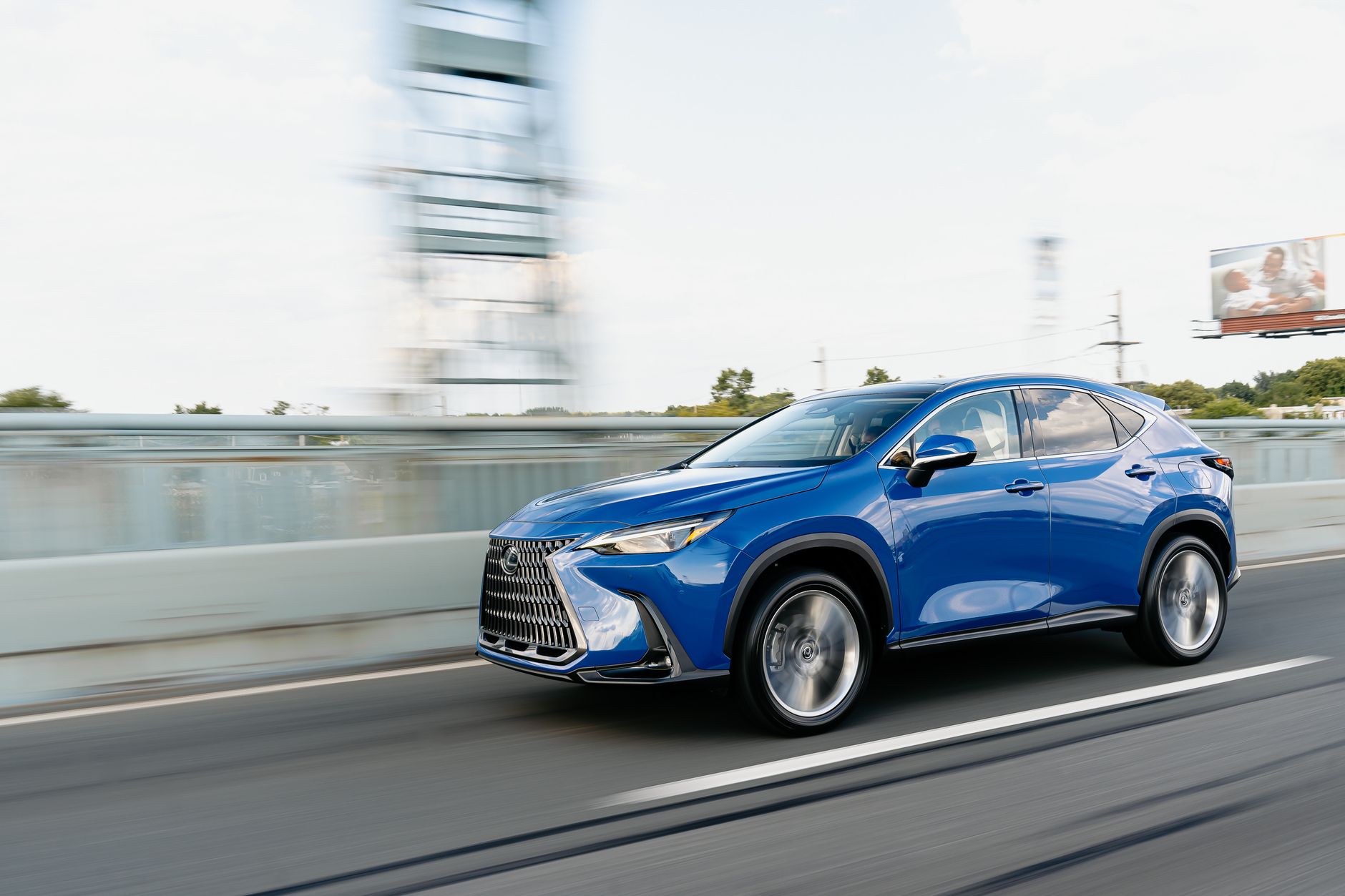 Który Lexus najlepiej trzyma wartość po latach porównanie modeli kompaktowych SUV i limuzyn