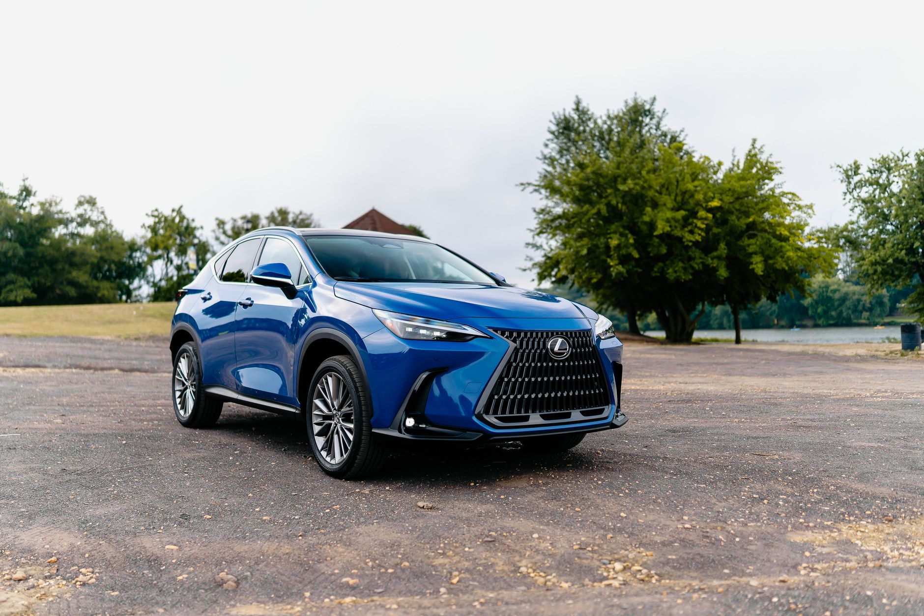 Który Lexus najlepiej trzyma wartość po latach porównanie modeli kompaktowych SUV i limuzyn