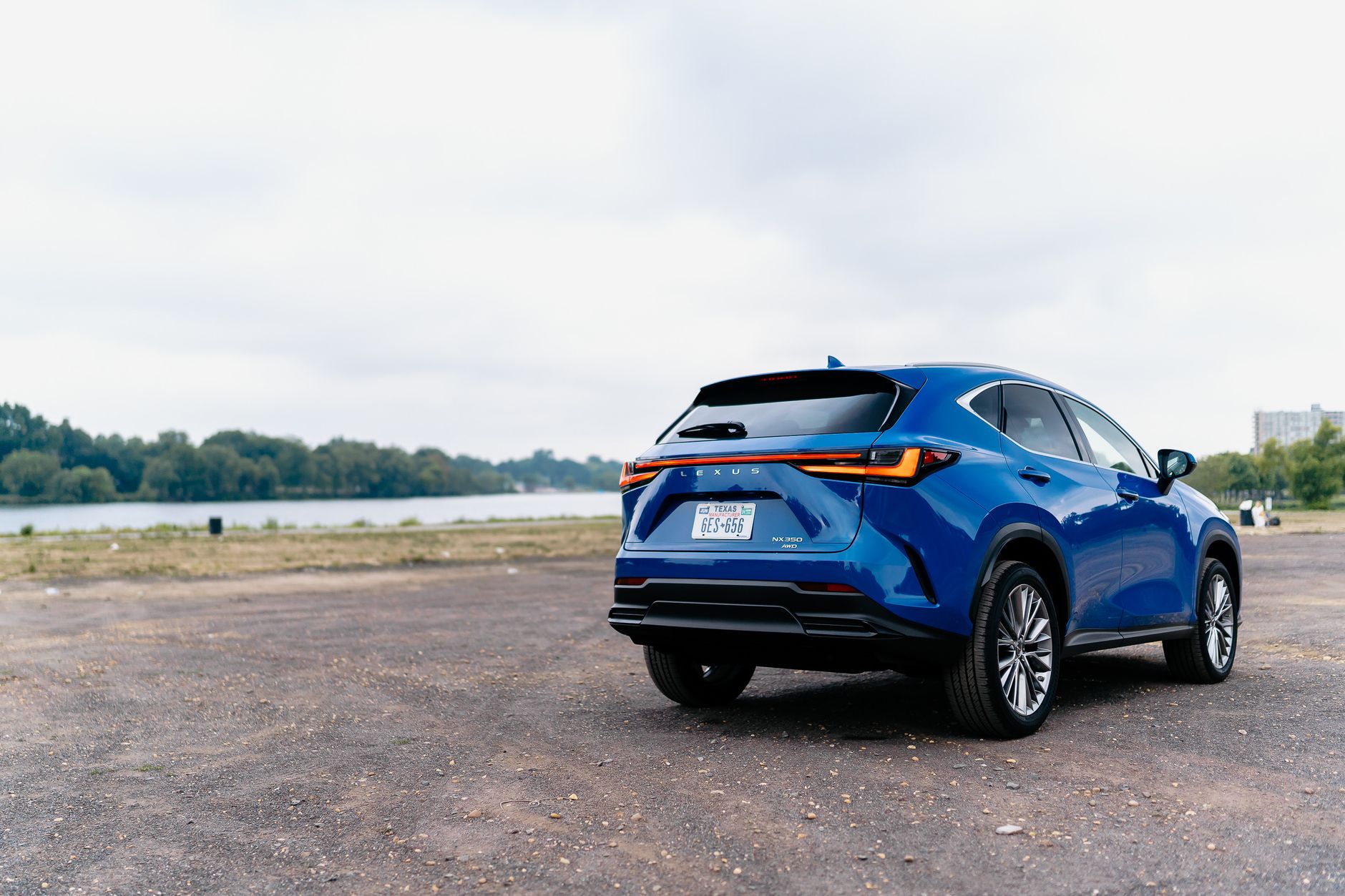 Który Lexus najlepiej trzyma wartość po latach porównanie modeli kompaktowych SUV i limuzyn