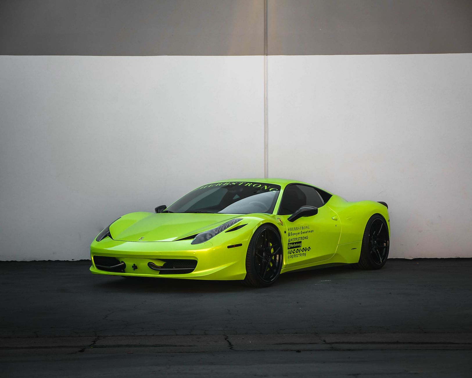 Kultowe Ferrari 458 Italia ostatnie wolnossące V8 jak dziś broni się jako auto używane